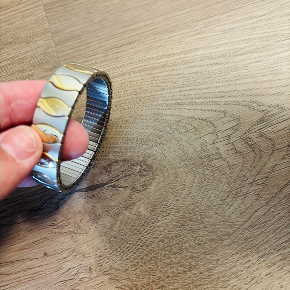 Gold and Silver color Bracelet - Picture 5 of 6